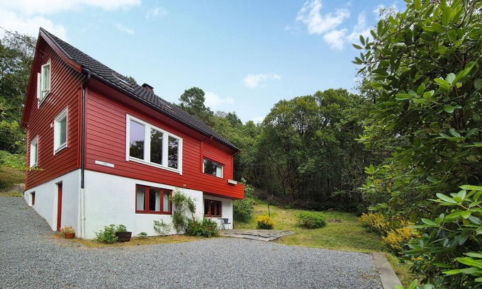 Masfjorden House | Lovely home in Masfjordnes with WiFi