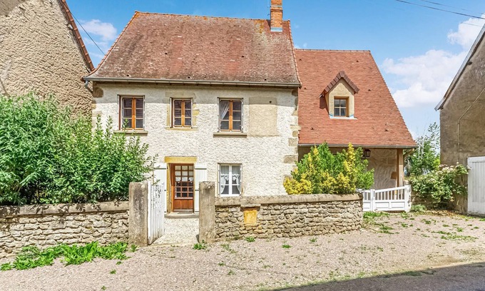 Oye House | Lovely home in Oyé with kitchen