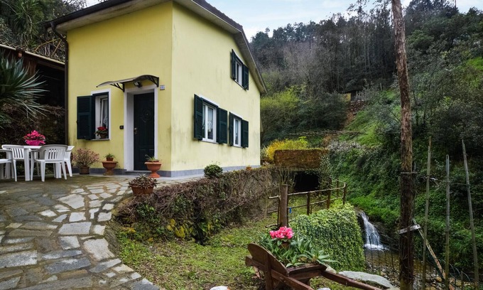 Vado Ligure House | Lovely home in Sant'Ermete with kitchen