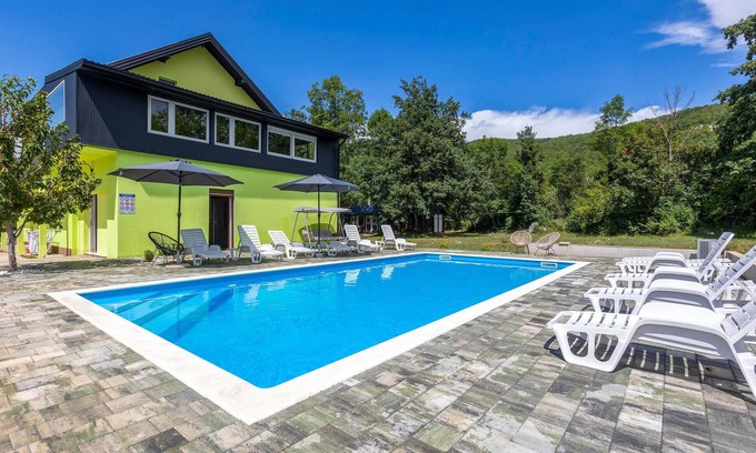 Lovinac House | Lovely home in Stikada with sauna