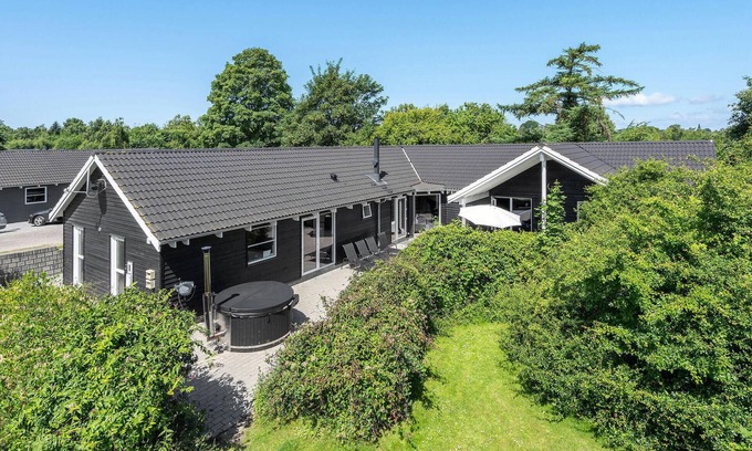 Holloselund House | Lovely home in Tisvildeleje with sauna