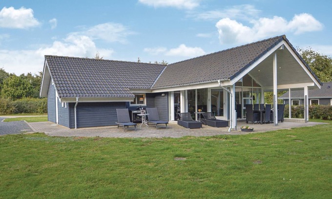 Arrild Ferieby House | Lovely home in Toftlund with WiFi