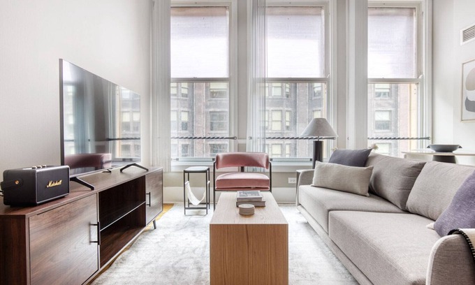 The Loop Apartment | Lovely Loop 1BR w/Doorman & Gym, steps to L, by Blueground