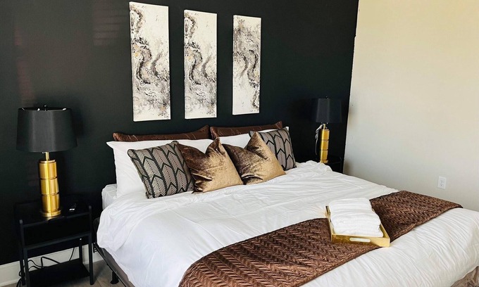 Barker House | Lovely Luxe Stylish 1 Bedroom Suite
