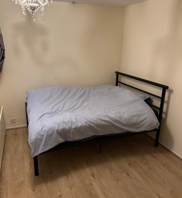 Milton Keynes House | Lovely Milton Keynes Double Room