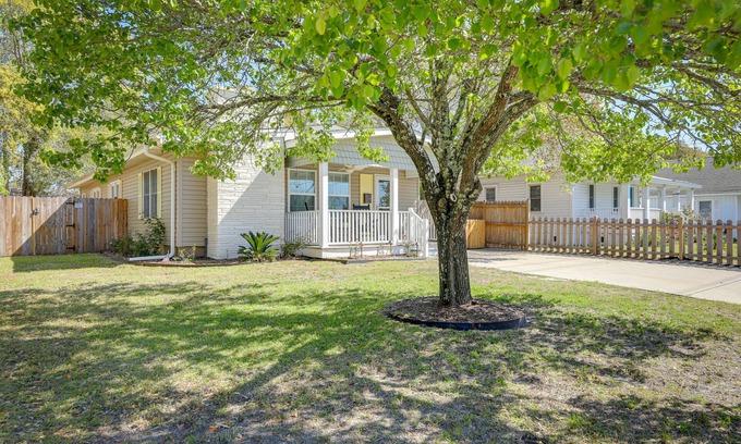 Morehead City House | Lovely Morehead City Home w/Fire Pit & Gas Grill