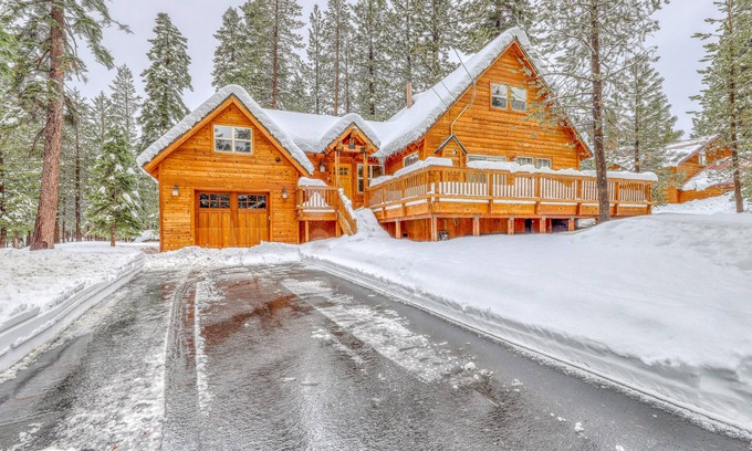 Truckee Ski Chalet | Lovely mountain cabin with hot tub, pools, sauna & dock - near skiing, golf