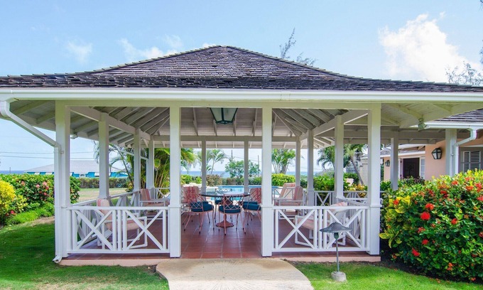 Harrismith House | Lovely Ocean Views Over Lush Lawns