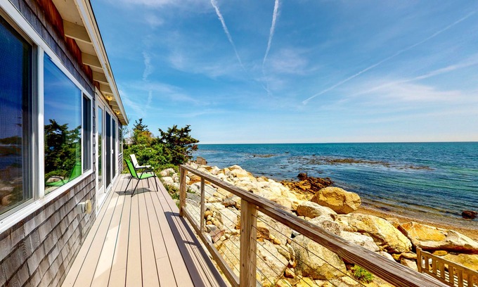 Ellisville Cottage | Lovely oceanfront cottage with deck, grill, & panoramic views