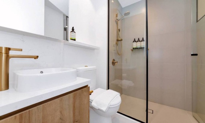 Chinatown Apartment | Lovely one bed room apt Ultimate Luxury Lifestyle with Great Location