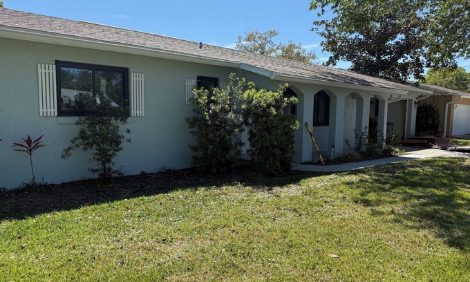 New Smyrna Beach House | Lovely Private 2 Bedroom 6 miles to the beach and 5 minutes to the river