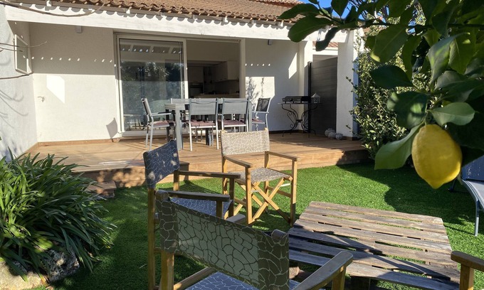 Guerrevieille Other | Lovely renovated farmhouse close to golf course and beach opposite St Tropez