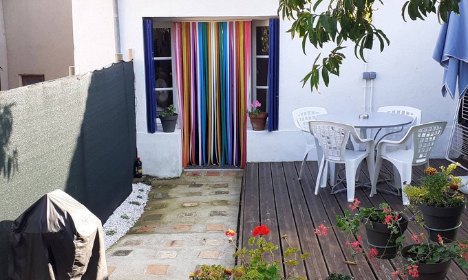 L'Isle-Jourdain House | Lovely self contained three bedroom house with private garden.