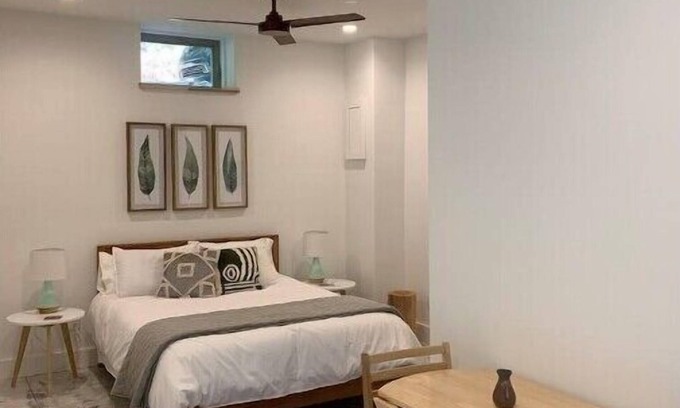 Kenilworth Apartment | Lovely, serene studio apartment close to downtown and Biltmore Village.