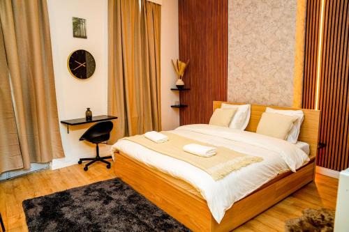Ghent City Centre Apartment | Lovely Shared 5BR Apt with View at Vibrant Ghent, Breezy Balcony