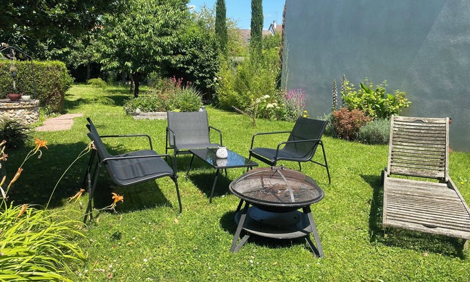 Lagny-sur-Marne Bed & Breakfast | Lovely single room in house with garden.
