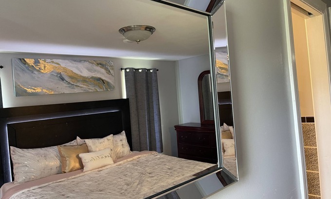 Shrewsbury Apartment | Lovely & Spacious 2 Br, W/King/Queen beds 2 Bath.