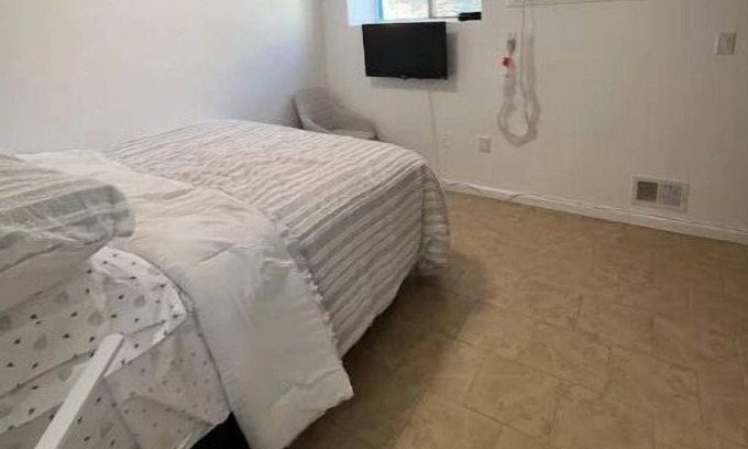 Mariners Harbor Apartment | Lovely studio on Staten Island, New York