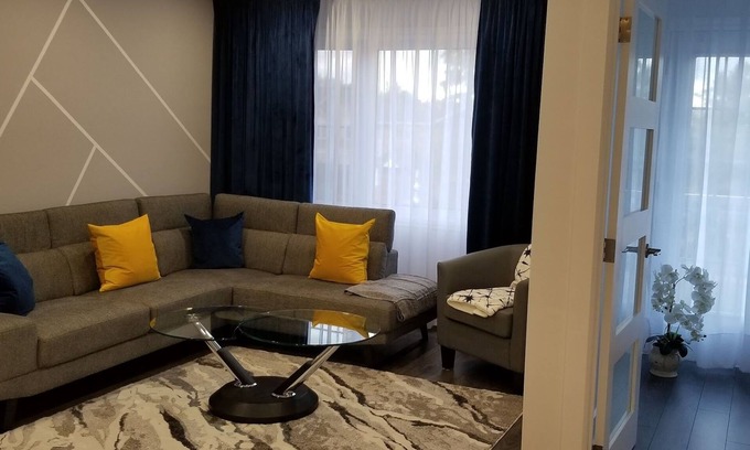 Laval-des-Rapides Apartment | Lovely sunny apartment with private entrance 5 minutes from the metro