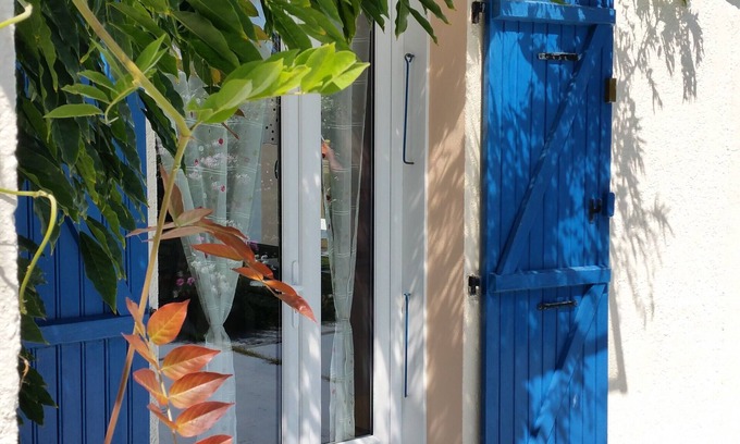 LʼAiguillon-sur-Mer House | Lovely, sunny house, full of charm, quiet and conveniently located by the sea.