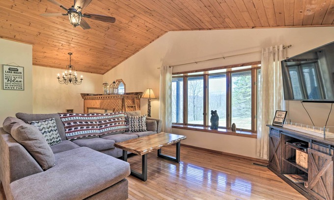 Terra Alta Cabin | Lovely Terra Alta Cabin < 1 Mi to Alpine Lake