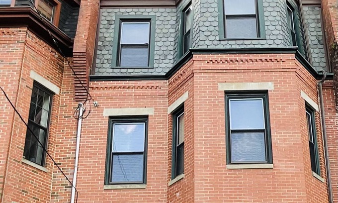 Highland Park Condo | Lovely two bedroom Apartment on a two floor unit.n