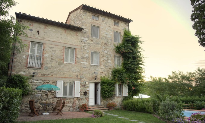 San Ginese Villa | Lovely villa near Lucca, sleeps 15, ideal for pool, beach or sightseeing holiday
