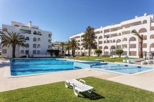 Alporchinhos Apartment | LovelyStay - The Algarvean Oasis