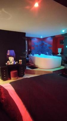 Saint-Amarin Apartment | Loveroom Chambre obscure