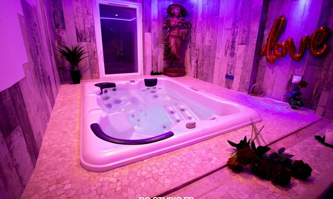 Hyeres City Centre Hotel | Loveroom La Garçonn'hyeres