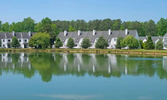 Berkeley Resort | Low Rates for The Historic Powhatan Resort