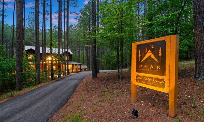 Broken Bow House | Low Rider Lodge backed up to Forest with ATV Trail Access from Driveway
