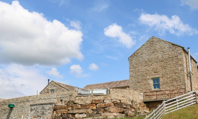 Barnard Castle Cottage | LOW SHIPLEY MILL, pet friendly, with hot tub in Barnard Castle