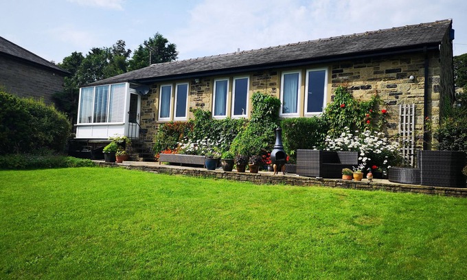 Oakworth Cottage | LOWER CROSS, pet friendly, with a garden in Oakworth