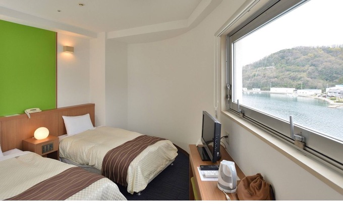 Shodoshima House | Lower floors 3rd and 4th floor Corner twin room / Shozu-gun Kagawa