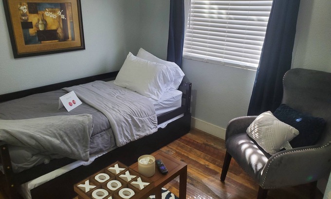 Dupont House | Lower level Cozy Suite 15 minutes from downtown