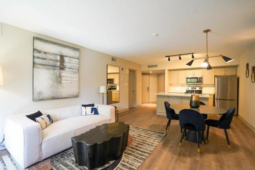 Oro-Medonte Apartment | Lower Level LuxSuite - 1min Walk from Heated Pool!