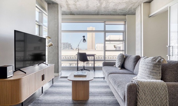 Downtown San Francisco Apartment | Lower Nob Hill 2BR w/Roofdeck, BBQ, near Shops, by Blueground