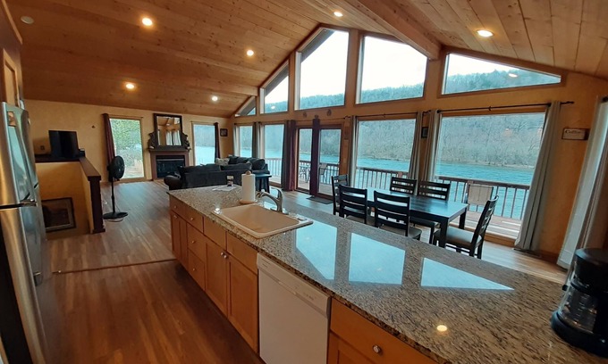 Flippin House | LOWEST FALL RATES ON THE WHITE RIVER! AMAZING FLY & SPIN FISHING IN BACKYARD!