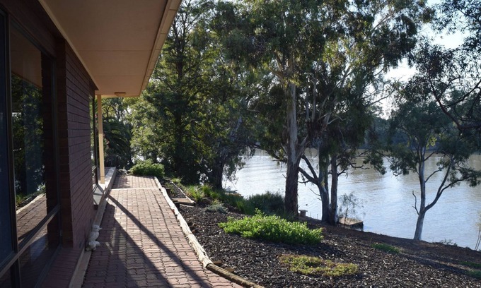 Loxton House | Loxton River Escape - Holiday home on the river