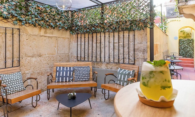 Encarnacao House | LR Guest House