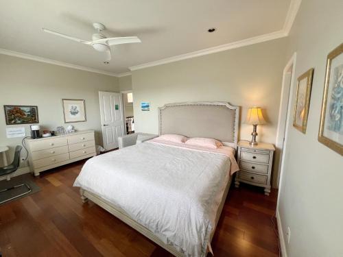 Richmond House | Lucky room, A comfortable bedroom with private bathroom close to YVR Richmond