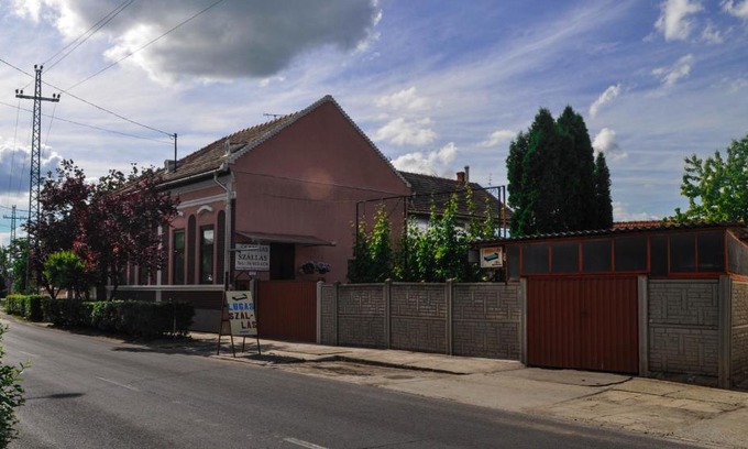 Jaszbereny House | Lugas Szallas