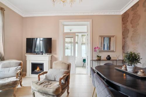 Hellerup Apartment | Luksuriøst 3BR Strandhus m.plads til 6 personer