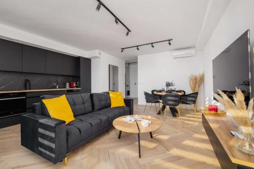 Czyzyny Apartment | Luksusowy, Klimatyzowany Apartament w Krakowie z Biurkiem i Parkingiem by Renters Prestige