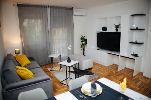 Sombor Apartment | Luksuzni apartman Todi & Dana centar Sombora, terasa i besplatan parking