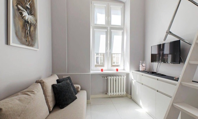 Srodmiescie Apartment | Lumina bright apart next to Fabryczna Station