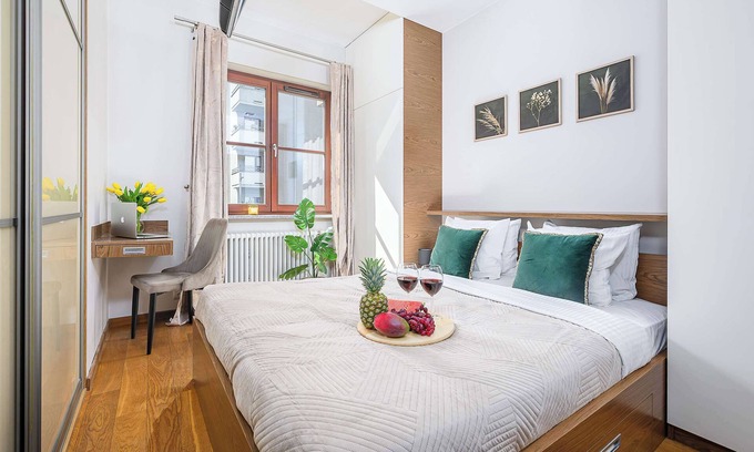 Srodmiescie Apartment | Lumina stylish apartment with parking