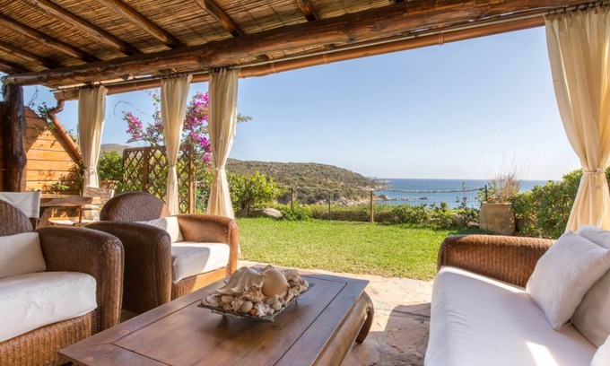 Villasimius House | LUNA BAY HOME RETREAT with a view of Porto Luna Bay, 2 km from Villasimius