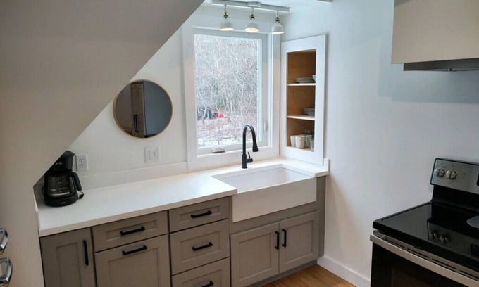 York Harbor Apartment | Luna Loft Studio